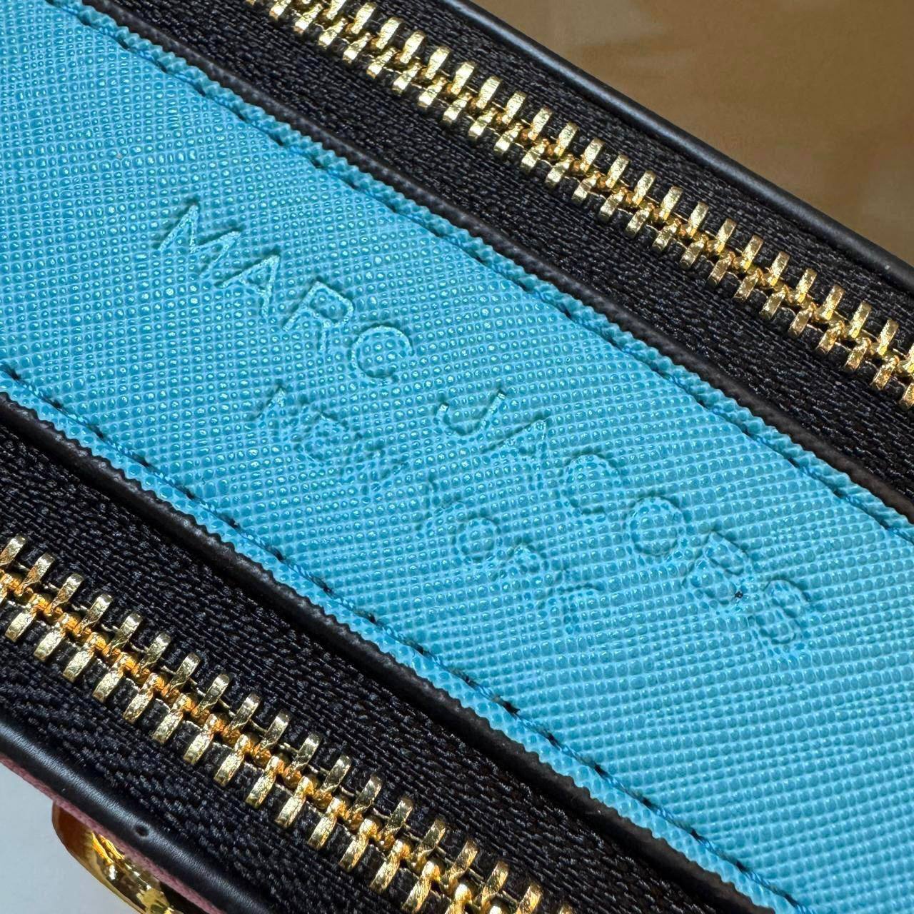 MARC JACOBS 

GOOD QUALITY 

WITH BOX 
🎁🎁🎁

90 dhs🪙🖤

Zain39
♥️♥️♥️