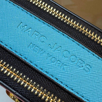 MARC JACOBS 

GOOD QUALITY 

WITH BOX 
🎁🎁🎁

90 dhs🪙🖤

Zain39
♥️♥️♥️