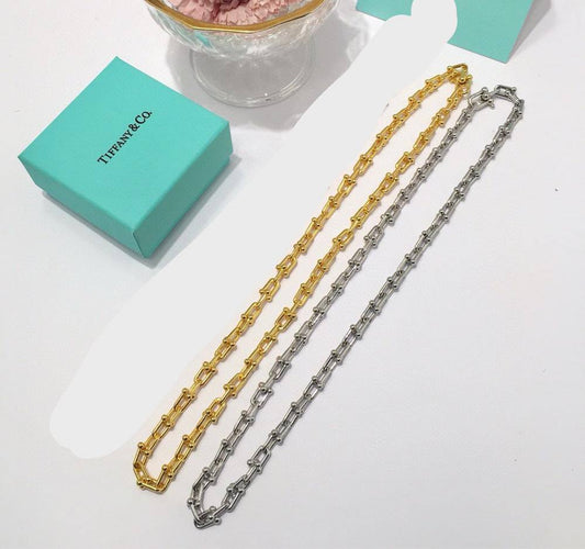 Tiffany ❤️‍🔥*
Necklace 🐦‍🔥
Earring 🦋
Bracelet 🍁
Master quality 💯

With normal boxes 📦 
180 dhs🪙🌺
With master box 🗃️ 
220 dhs🪙🌺

Zain216
♥️♥️♥️