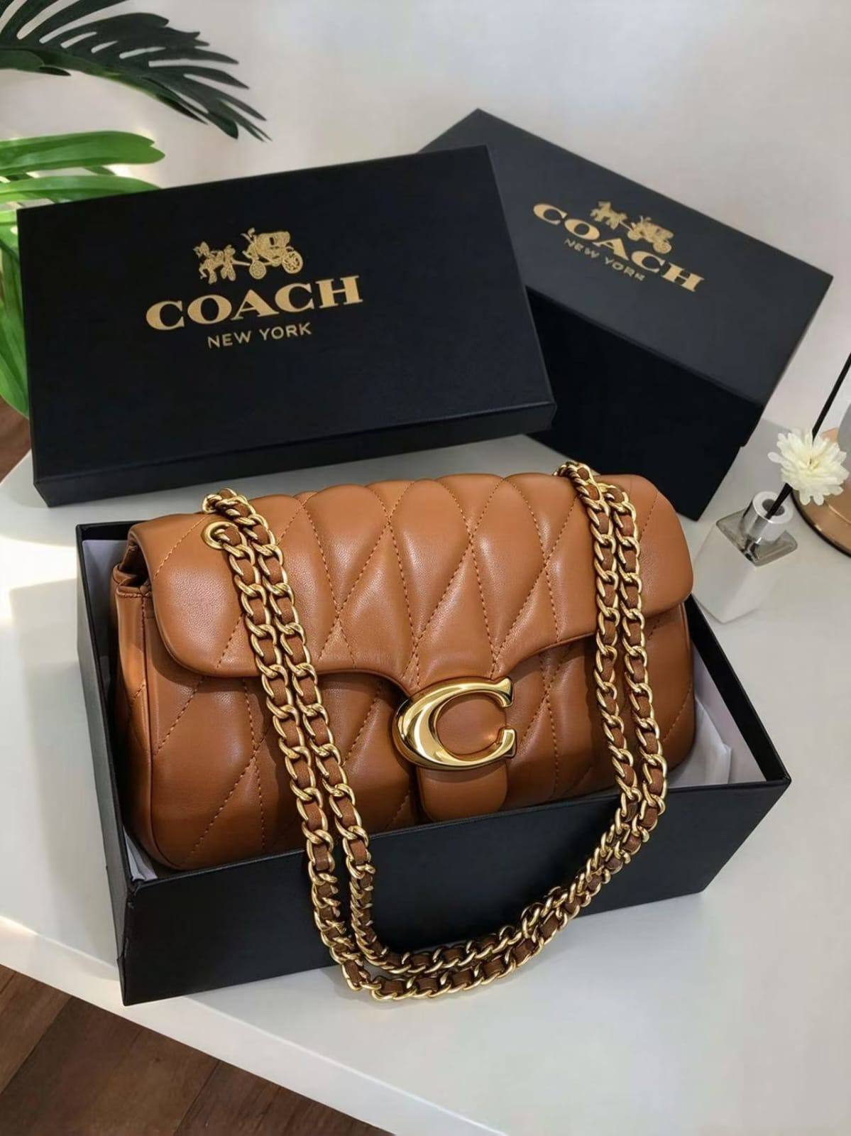 Coach 
100 dhs🇦🇪🇦🇪

with box
size 25×8×15cm

Zain42
♥️♥️♥️