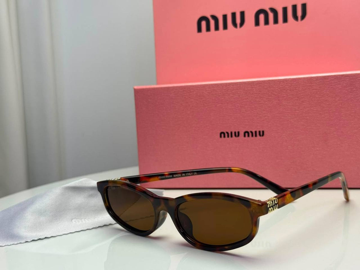 MIUMIU

65 dhs🇦🇪🇦🇪

Good quality 

Zain182
♥️♥️♥️