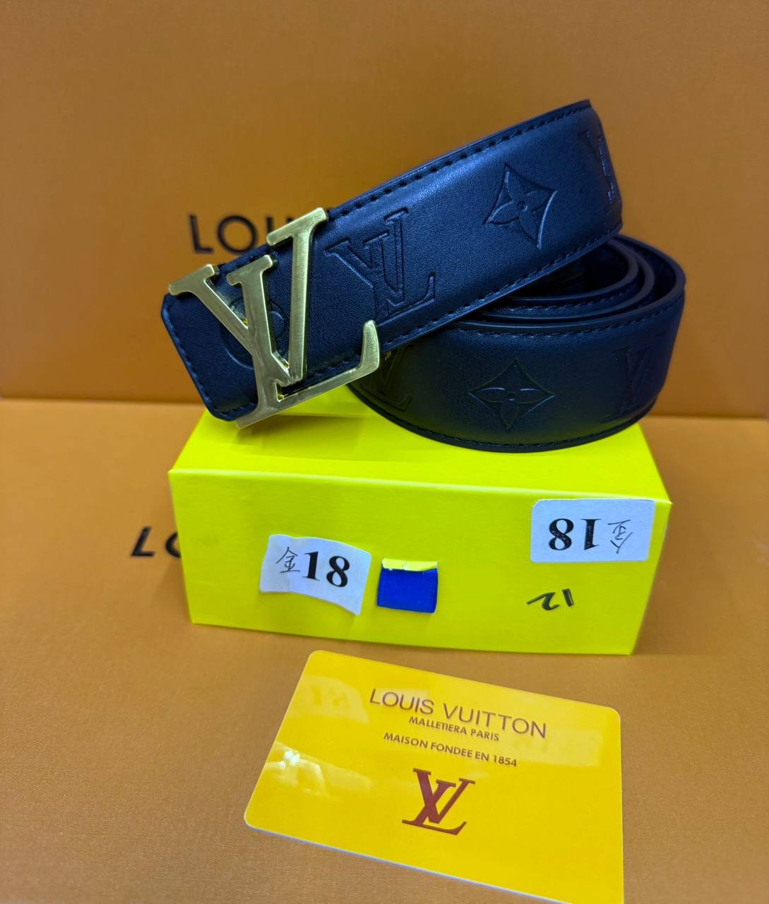 LV Belt

With box 
🎁🎁🎁

40 dhs🪙💕

Zain93
♥️♥️♥️