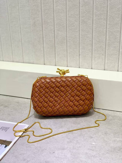 Bottega

100 dhs🇦🇪🇦🇪🇦🇪

High-quality 
with box

Zain35
♥️♥️♥️