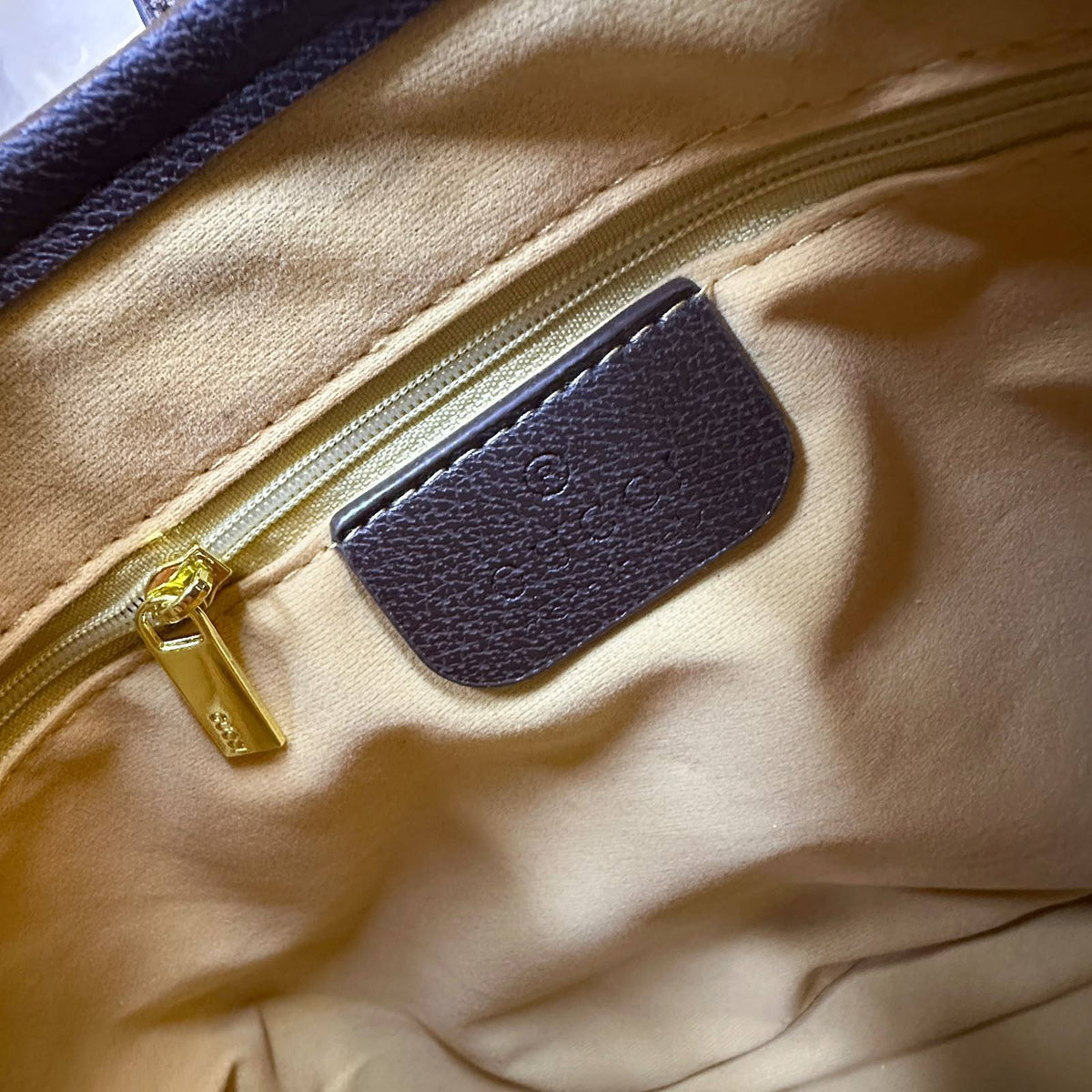 GUCCI 

NEW CAME 
HIGH QUALITY 

WITH BOX 

125 dhs🇦🇪🇦🇪🇦🇪

Zain39
♥️♥️♥️