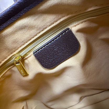 GUCCI 

NEW CAME 
HIGH QUALITY 

WITH BOX 

125 dhs🇦🇪🇦🇪🇦🇪

Zain39
♥️♥️♥️