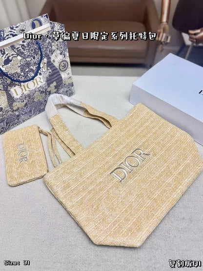 Dior

 re stock 

20 dhs🇦🇪🇦🇪🇦🇪

31cm🩷🙋‍♂️

Zain228
♥️♥️♥️