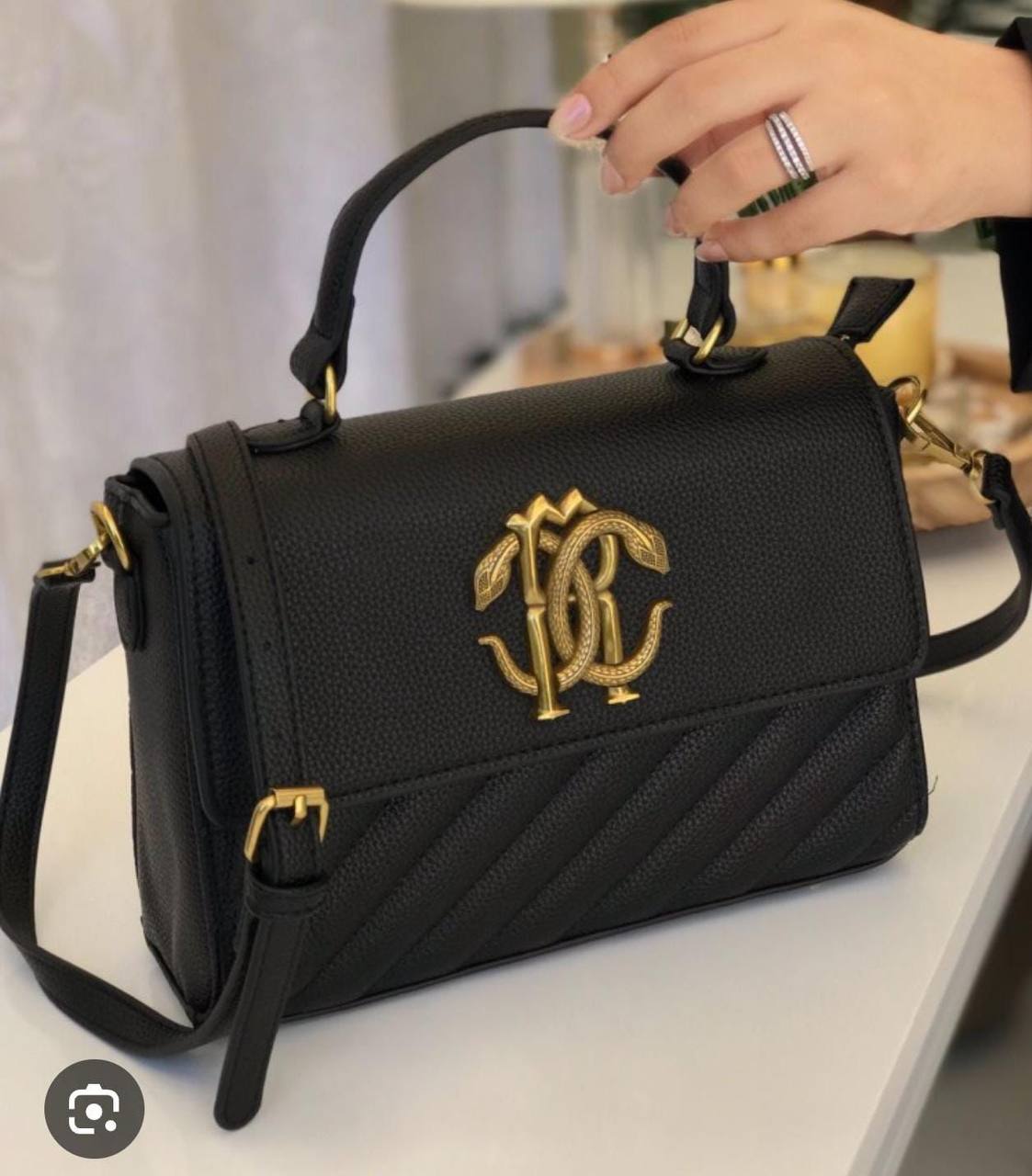 Roberto Cavalli
110 dhs🪙🌨️

With box
🎁🎁🎁


Size25cm
Good quality

Zain138
♥️♥️♥️