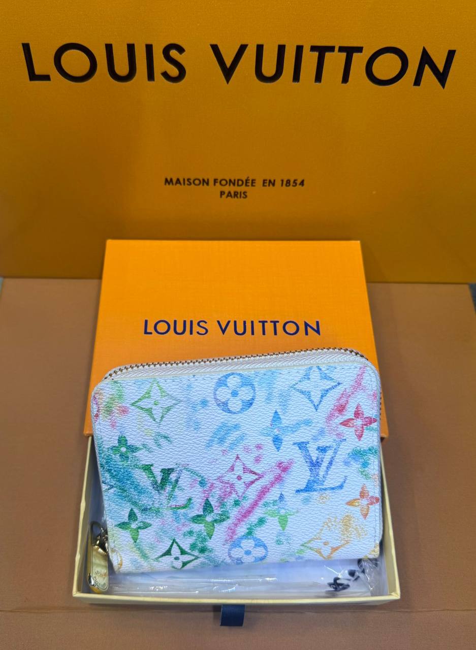 LV

With box 
🎁🎁🎁

35 dhs✅

Zain93
♥️♥️♥️