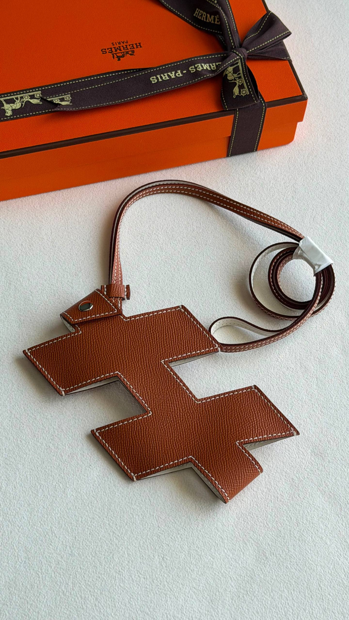 HERMES MOBILE BAG

*Super master quality*
*with complete packing*🎁

550 dhs✅

Zain280
♥️♥️♥️