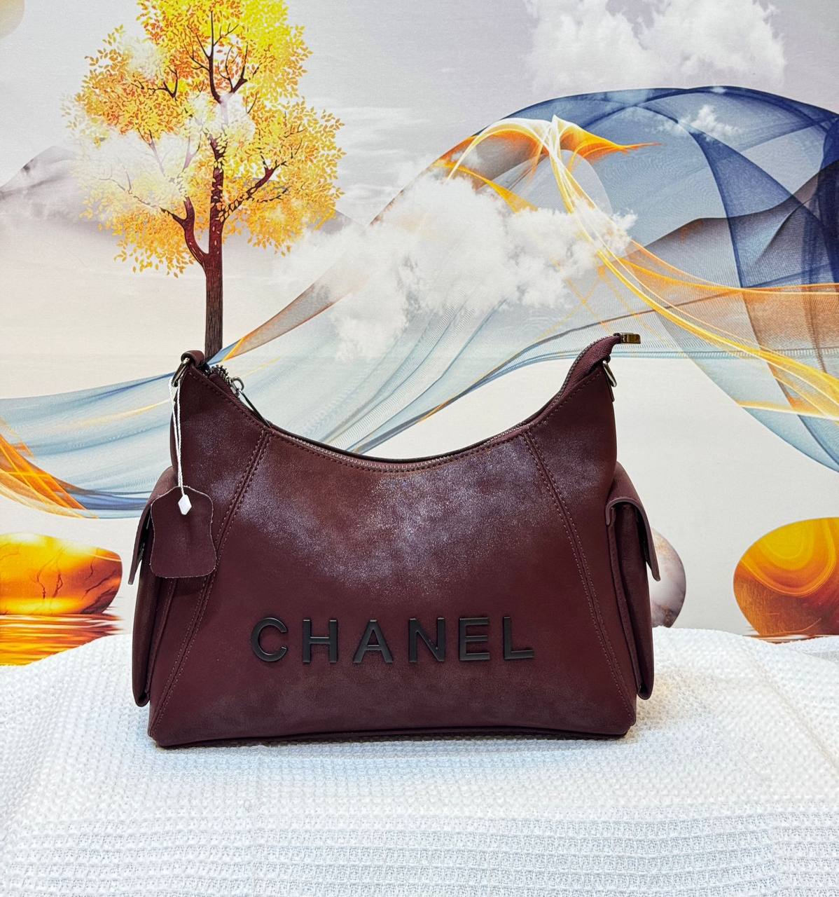 Chanel 
Best quality 
95 dhs✅
size 30 cm

Zain290
♥️♥️♥️