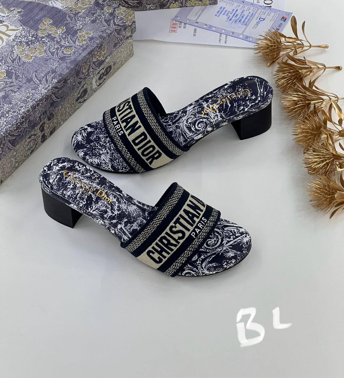 New. Dior heel 

   Size  .  36.  to 41

85 dhs✅

Zain80
♥️♥️♥️