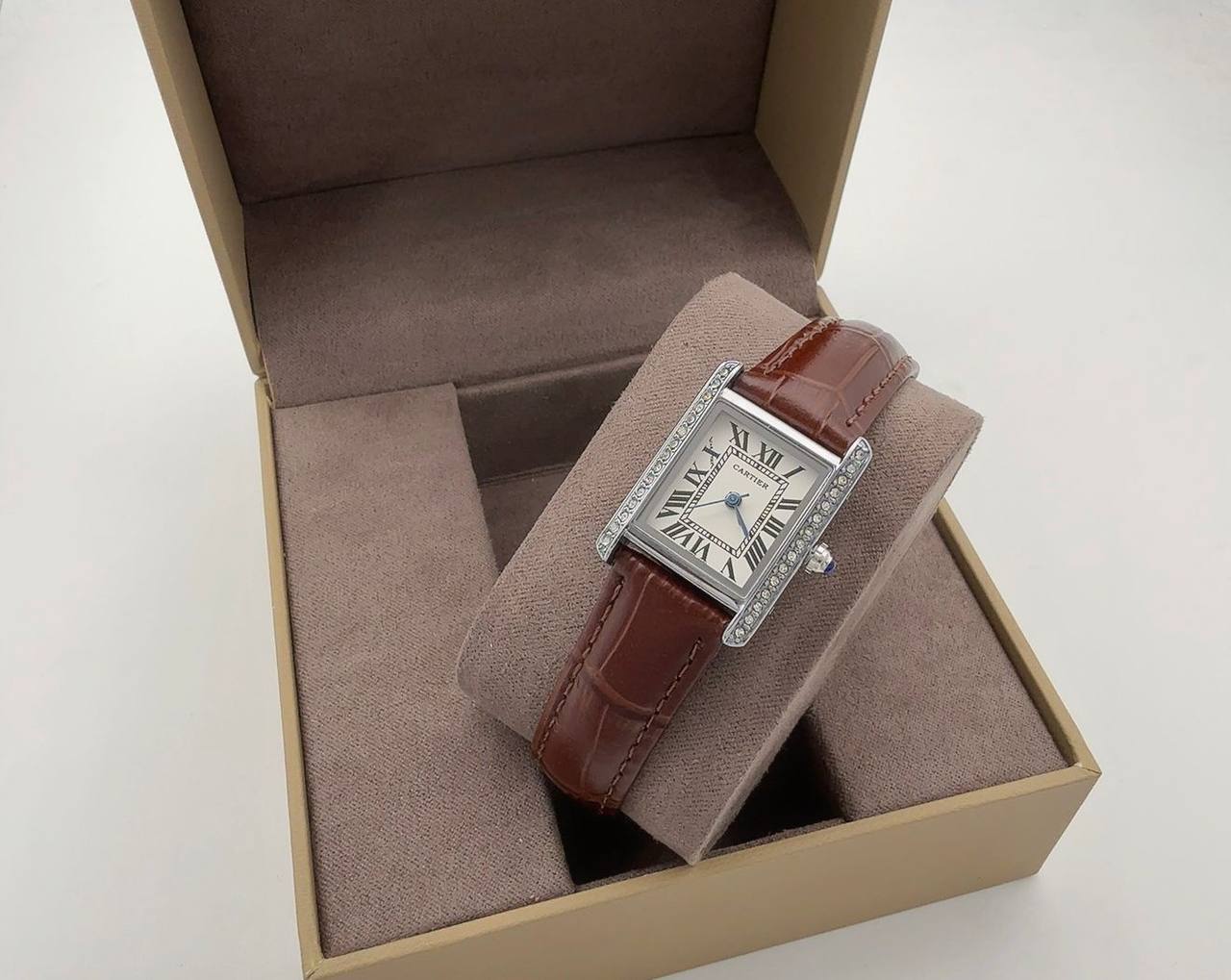 Cartier
ladies watch
55 dhs💓

Zain45
♥️♥️♥️