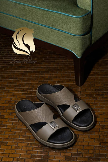 Louis Hilano Slippers for men master quality 
260 dhs❣️ 
with box and paper bag size 🎁available 
40to46 (6to12)

Zain59
♥️♥️♥️