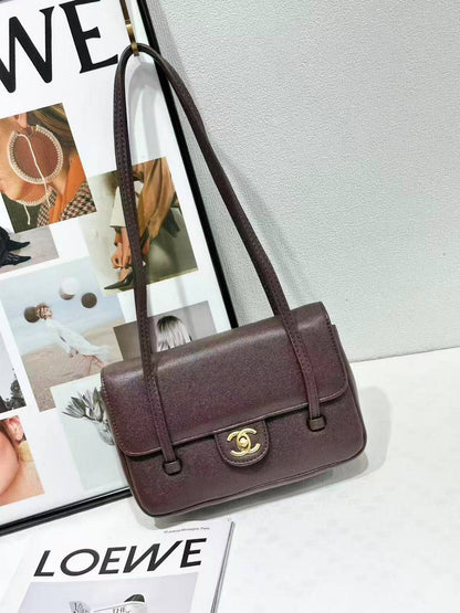 Chanel 

100 dhs🇦🇪🇦🇪
 have box

Zain07
♥️♥️♥️