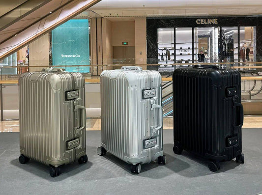 RIMOWA CABIN SIZE SUITCASE RESTOCK MASTER QUALITY 
750 dhs❣️

Zain39
♥️♥️♥️