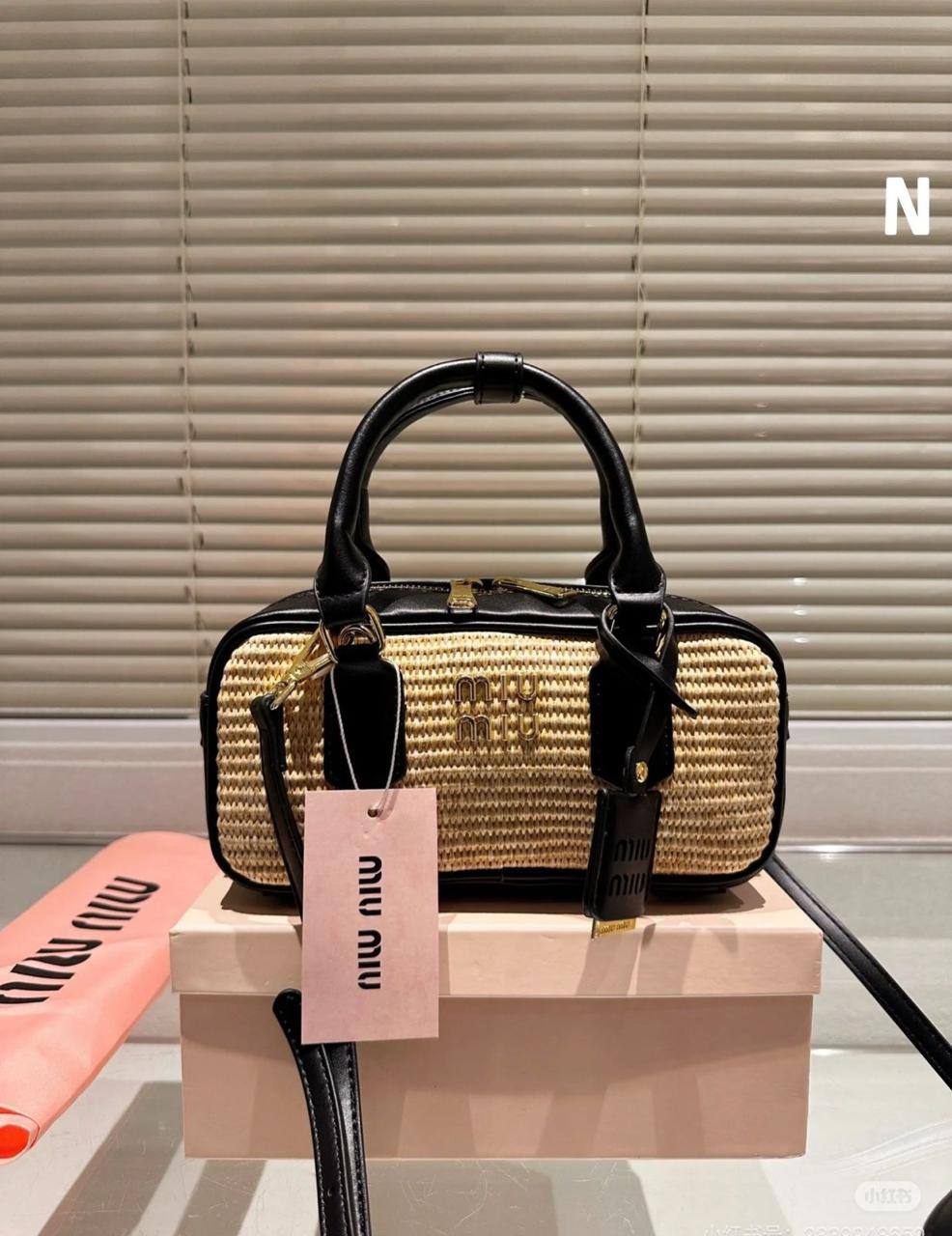 Miumiu long

Size : 22 * 10.5 * 7.5 cm
85 dhs🪙🌺

with box🎁

Zain115
♥️♥️♥️