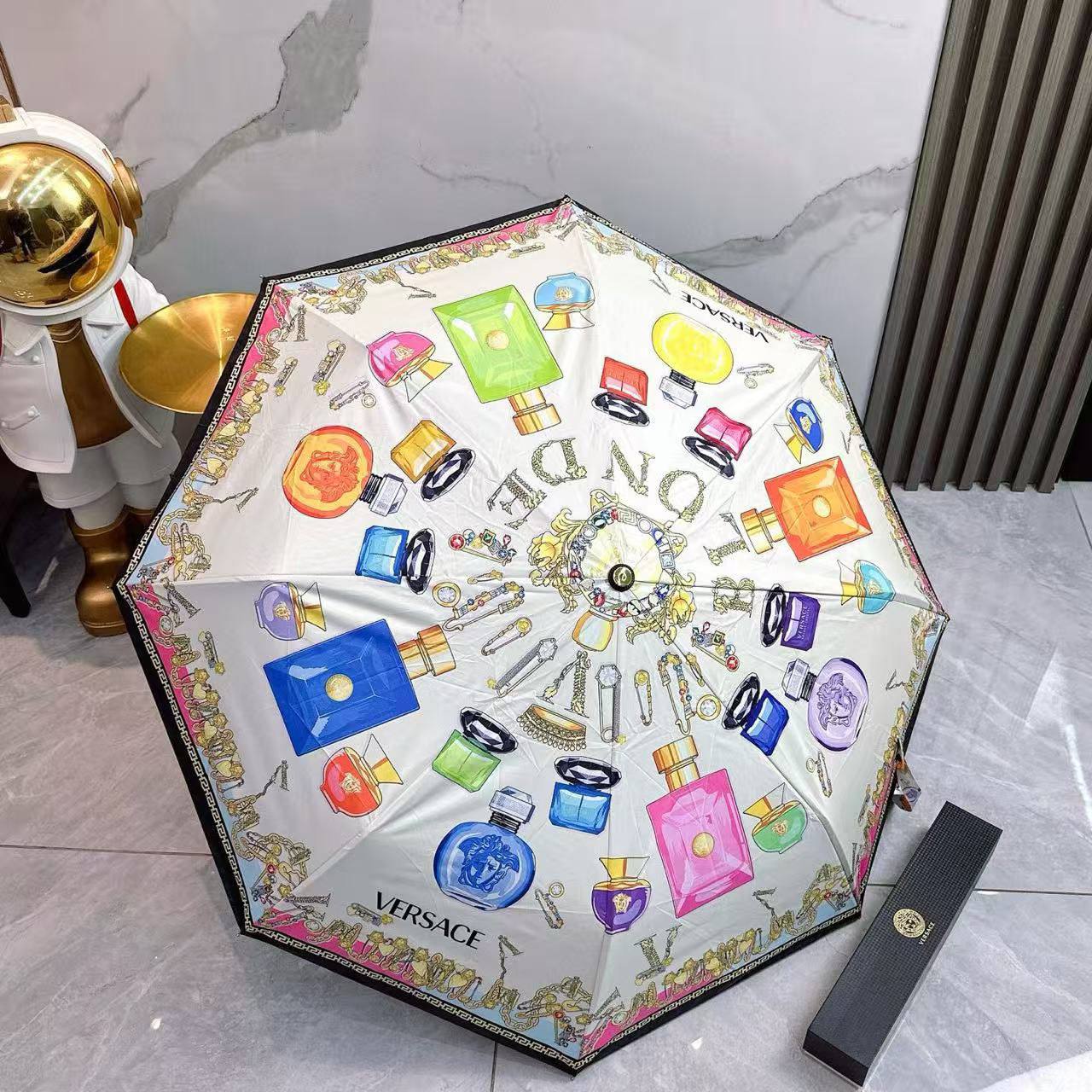 UMBRELLA ☔️*
Master quality 💯
With boxes 🗃️ 
75 dhs💓

Zain216
♥️♥️♥️