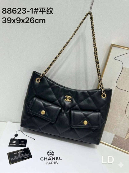 CHANEL Totebag
2 side pocket design
Chain gold belt strap
NO BOX
size : 39cm

100 dhs🇦🇪🇦🇪

Zain239
♥️♥️♥️