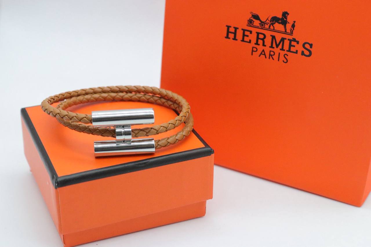 Bracelet 
55 dhs💓
+Box and paper bag🎁

Zain33
♥️♥️♥️