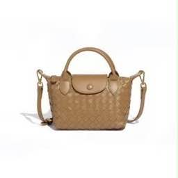 BOTTEGA 
80 dhs💓
size 22 cm🤝🤝

Zain161
♥️♥️♥️
