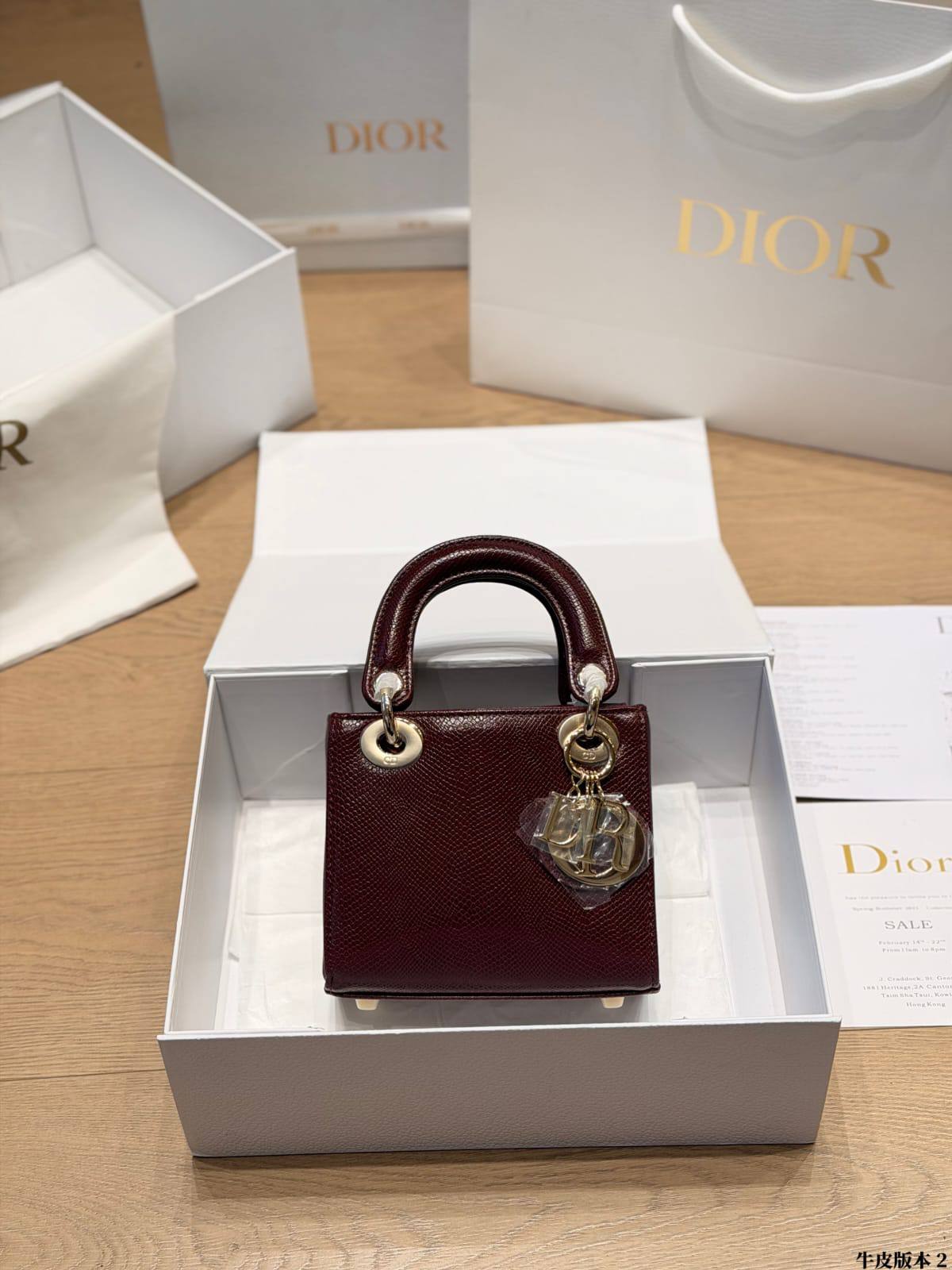 Dior

17cm

290 dhs🇦🇪🇦🇪

Zain10
♥️♥️♥️
