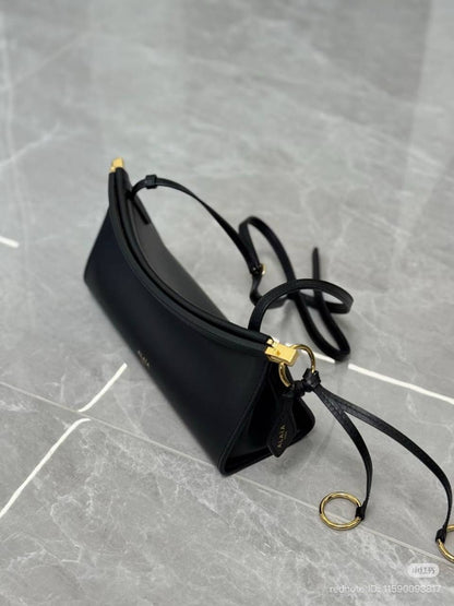 NEW✨ALAIA✨
VIP QUALITY 🫶
WITH FULL PACKAGING🎁
470 dhs🪙💚

Zain255
♥️♥️♥️