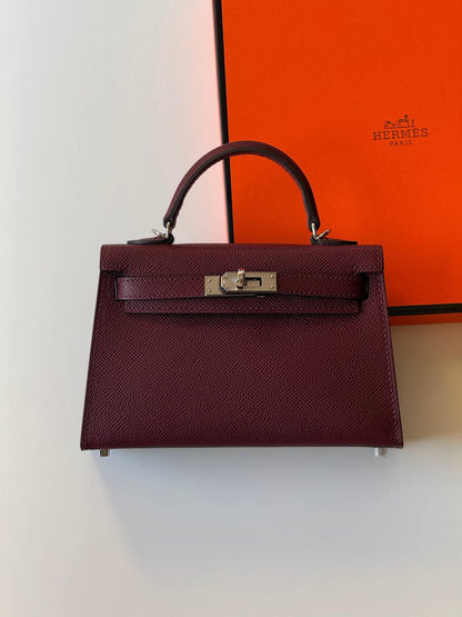 Hermes
minikelly 19cm💕
master quality😍with box❤️
340 dhs❤️💚❤️💚

Zain52
💚❤️💚