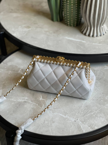 CHANEL✨
Available original box 📦 
With full packing 🎀🎀
Super high quality 💥💥

For Price 👇 WhatsApp✅
0568585901 
0507557372
0552275751 Owner Zain 👌

Zain283
♥️♥️♥️