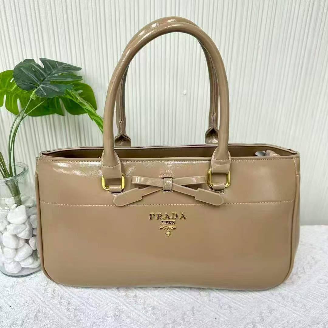 New prada 
80 dhs🇦🇪🇦🇪

Zain232
♥️♥️♥️