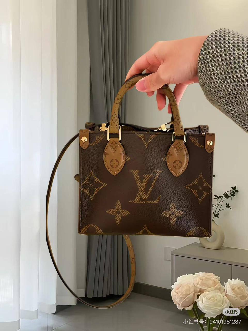LV
110 dhs✅
Size27cm

Zain161
♥️♥️♥️