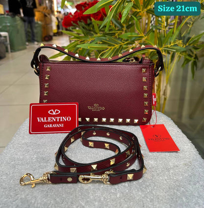 Valentino
Good quality 
with box 🎁🎁🎁

115 dhs💓

Zain186
♥️♥️♥️