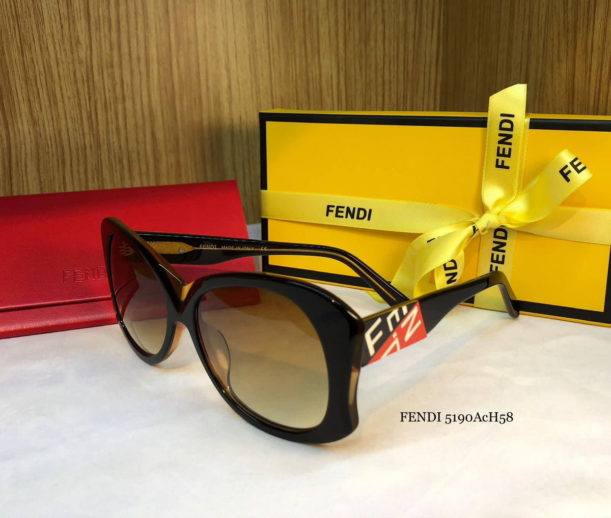 Ladies

 master quality
 sunglasses

200 dhs🇦🇪🇦🇪

Zain126
♥️♥️♥️