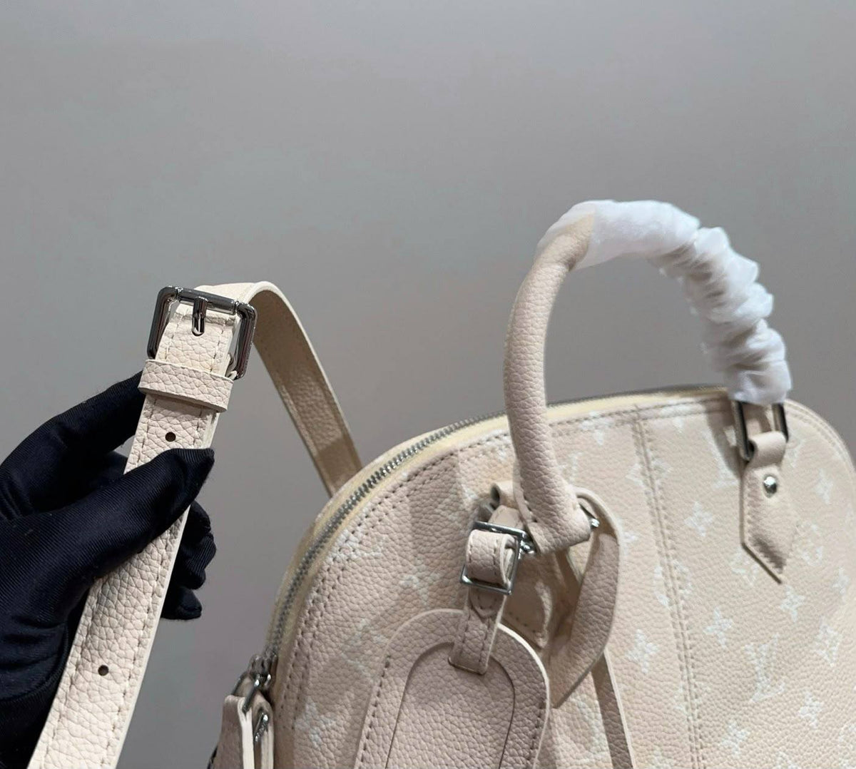LOUIS VUITTON 

NEW CAME 

MASTER QUALITY 
285 dhs🇦🇪🇦🇪

Zain295 
♥️♥️♥️