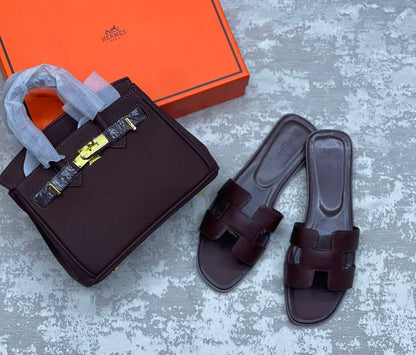 Hermes Set
Bag Size 25cm
Slipper Size 36-41
190 dhs✅

Zain175
♥️♥️♥️