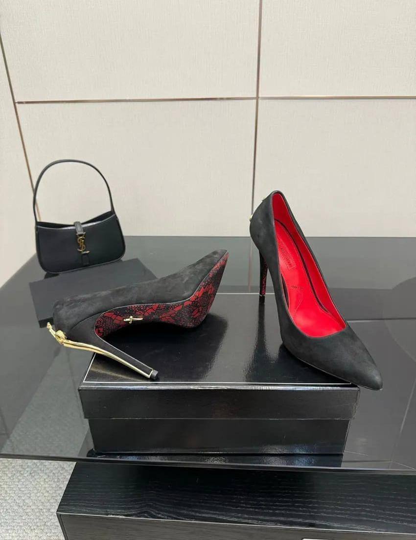 PACIOTTI  
☘️ *SIZE  36  to 41 ☘️                                                                                                       
280 dhs✅

Zain224
♥️♥️♥️