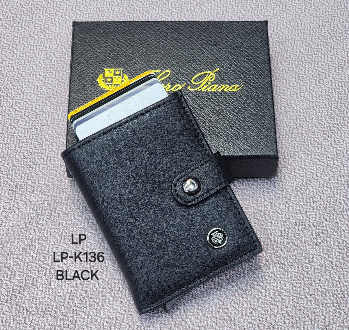 Wallets

Good quality 
70 dhs🇦🇪🇦🇪

Zain182
♥️♥️♥️