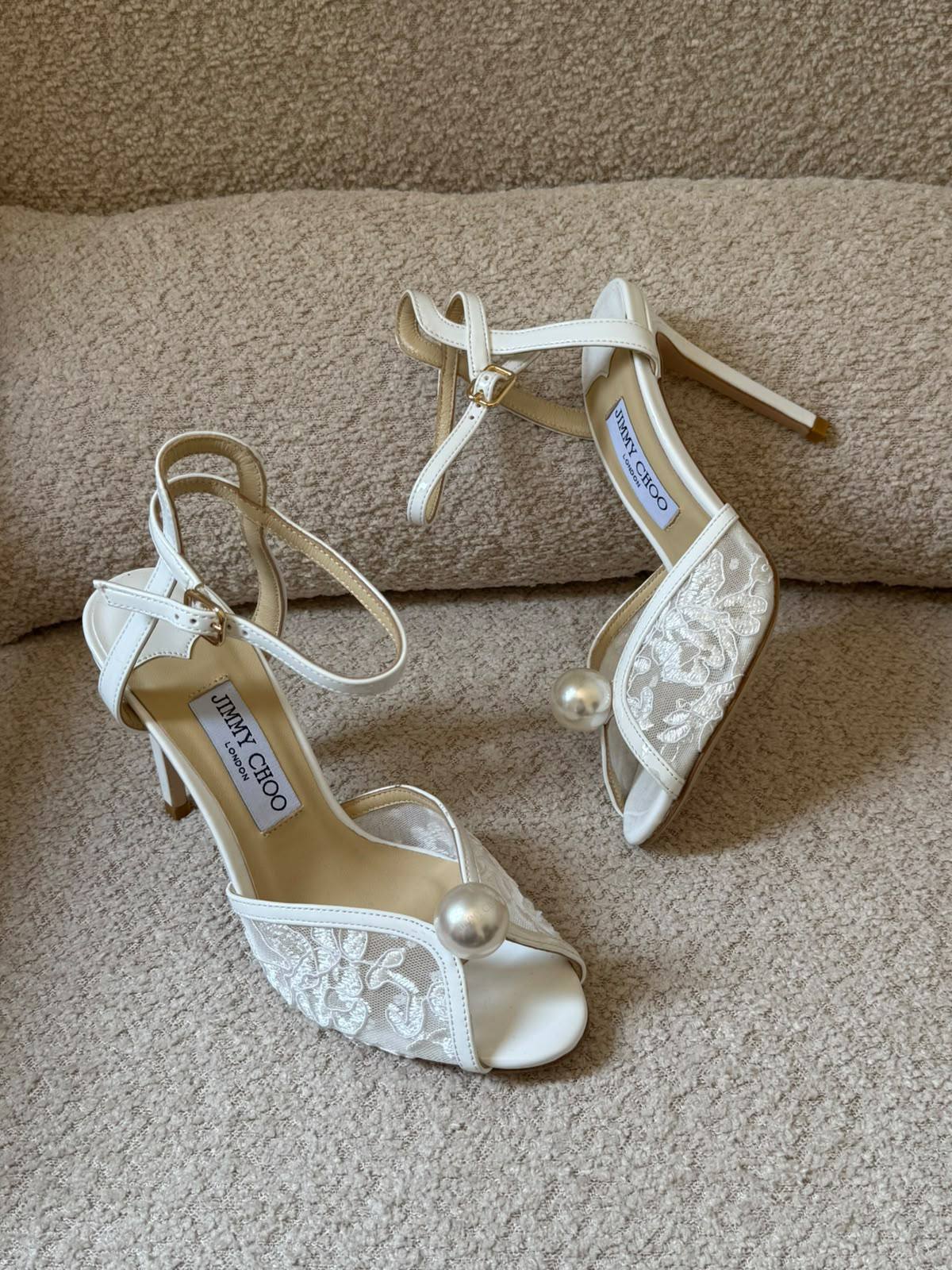 Jimmy choo

𝐒𝐢𝐳𝐞𝐬: 𝟑𝟔 — 𝟒𝟏
500 dhs🇦🇪🇦🇪

Zain298
♥️♥️♥️