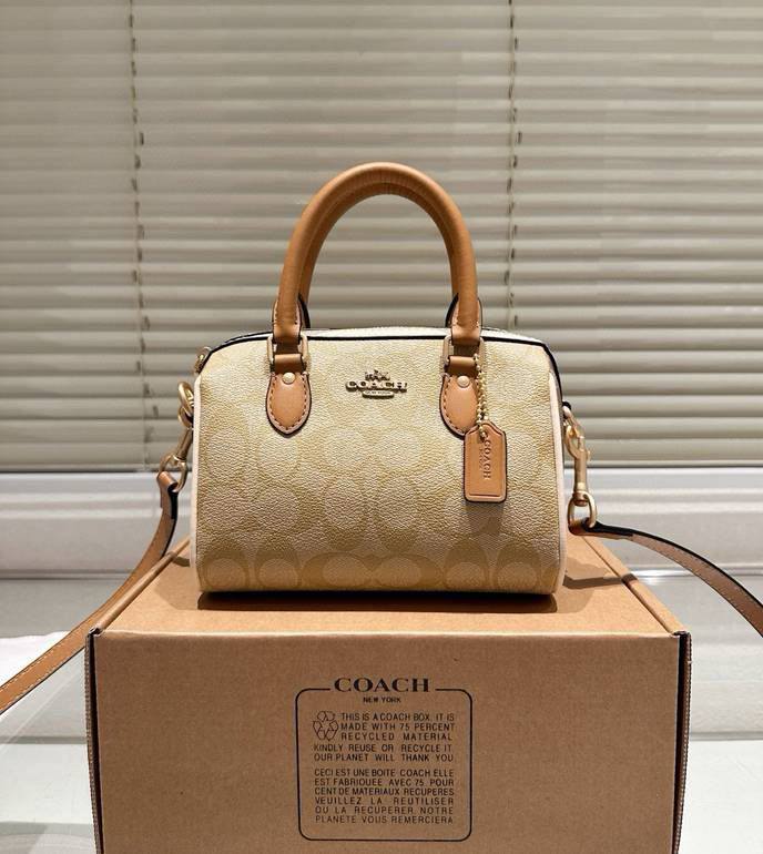 Coach
With box 
🎁🎁🎁

85 dhs🪙💕

Zain50
♥️♥️♥️