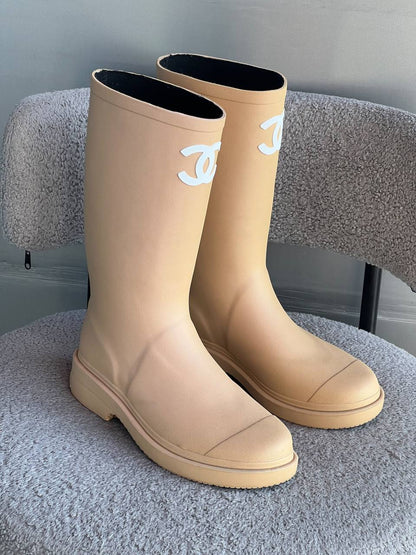CHANEL BOOT 

36-41

Super master
High quality_

460 dhs🇦🇪🇦🇪

Zain176
♥️♥️♥️