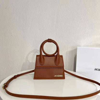 JACQUEMUS

Best quality

with box
105 dhs🇦🇪🇦🇪

size 18CM

Zain290
♥️♥️♥️