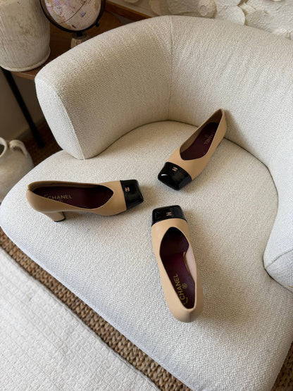 Chanel 
𝑨𝑨𝑨 𝑸𝒖𝒂𝒍𝒊𝒕𝒚
𝑺𝒊𝒛𝒆 𝟑5 𝒕𝒐 𝟒2 
490 dhs✅

Zain81
♥️♥️♥️