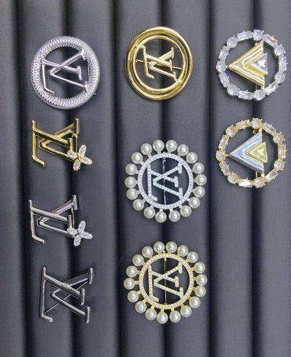 55 dhs🪙🌨️ 

BROOCH 

WITH BOX AND PAPER BAG
🎁🎁🎁

Zain89
♥️♥️♥️