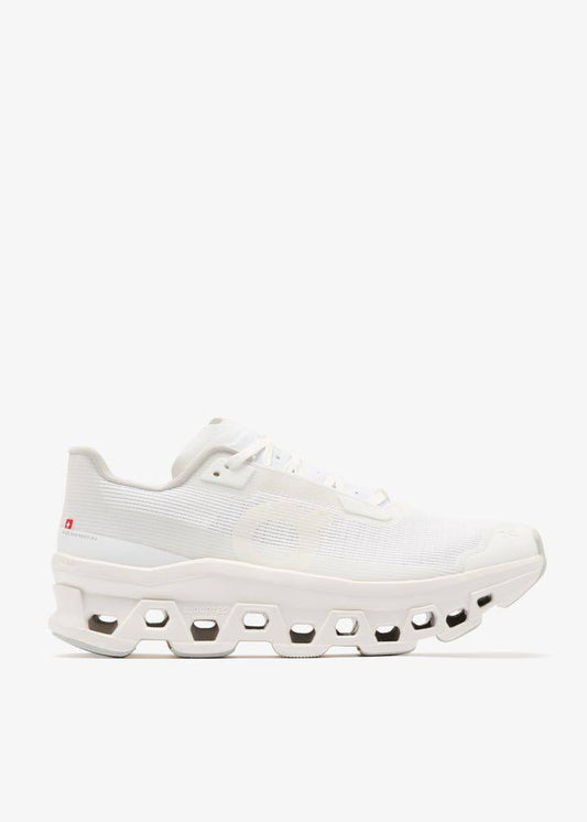 On Cloudmonster Void running 🏃 white ⚪️
36-45 AVAILABLE 
220 dhs✅

Zain242
♥️♥️♥️