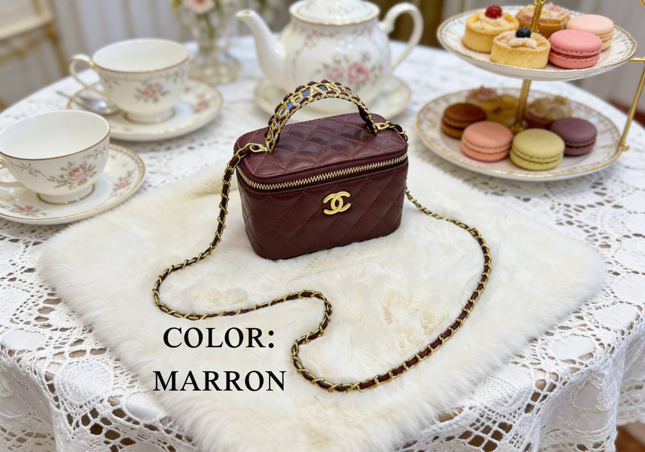 Chanel ᴠᴀɴɪᴛʏ ᴛᴏᴘ ʜᴀɴᴅʟᴇ
ᴍɪʀʀᴏʀ ɪɴsɪᴅᴇ
ᴡɪᴛʜʙᴏx🎁
Caviar ᴍᴀᴛᴇʀɪᴀʟ 
sɪᴢᴇ:18ᴄᴍ
100 dhs✅

Zain56
♥️♥️♥️