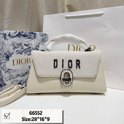 Dior
with box
🎁🎁🎁

115 dhs❣️

Zain46
♥️♥️♥️