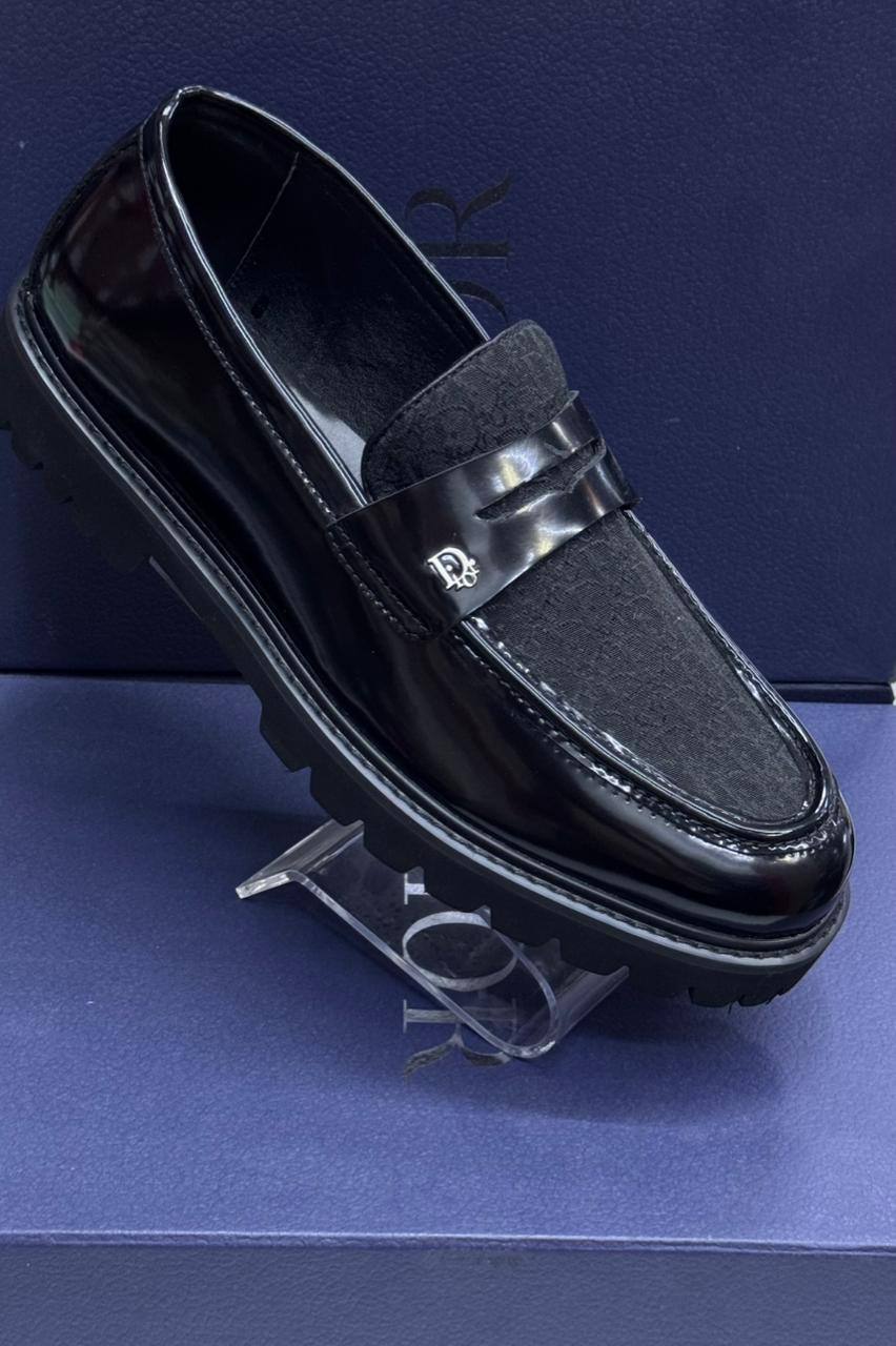 LV - Dior 
Size 40-45⚡️
320 dhs❤️
Master🤩

Zain183
♥️♥️♥️