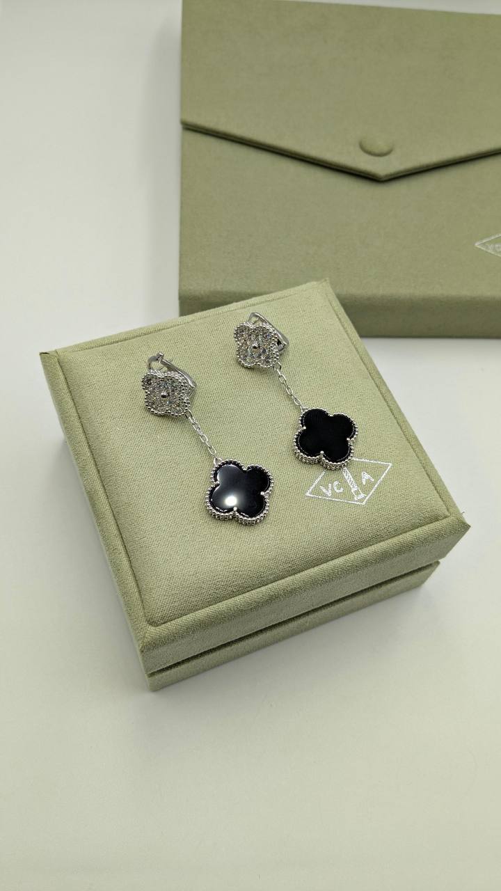 VCA
*Master Quality* 
*Earrings*
80 dhs✅ with Normal Box 🎁 
90 dhs✅ with Good box 🎁
130 dhs✅ with Master Box 🎁

Zain210
♥️♥️♥️