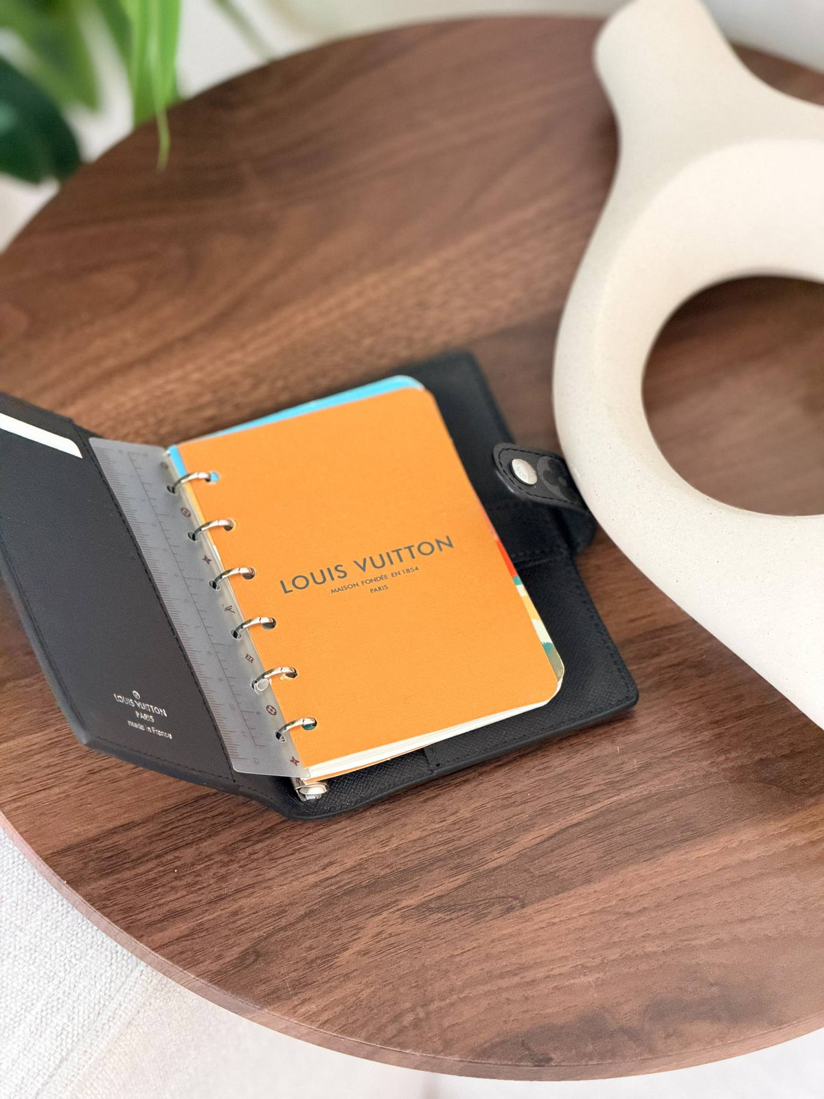 NEW COLLECTION
BRAND- LOUIS VUITTON
NOTEBOOK 
SUPER MASTER QUALITY 
WITH PAPER BAG

For Price 👇 WhatsApp✅
0568585901 
0507557372
0552275751 Owner Zain 👌

Zain267
♥️♥️♥️