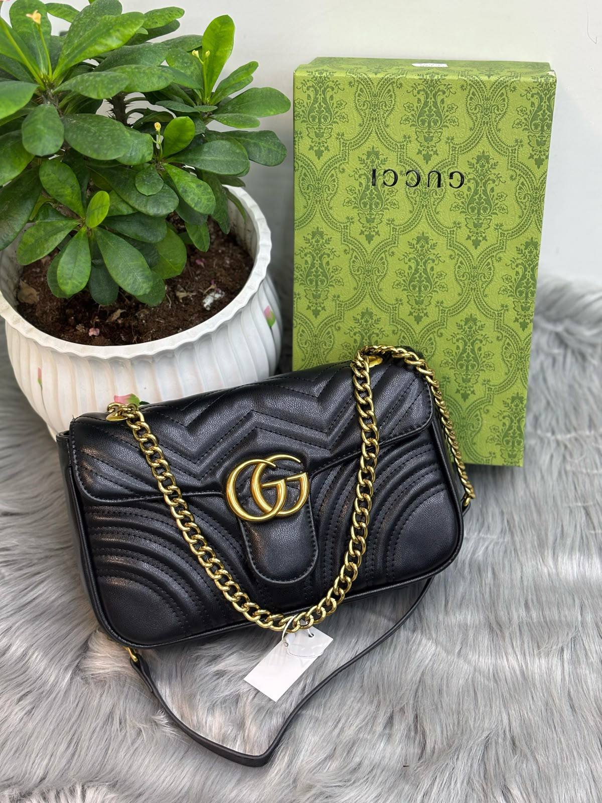 GUCCI
SIZE……….  26CM
100 dhs🇦🇪🇦🇪
with BOX

Zain244
♥️♥️♥️