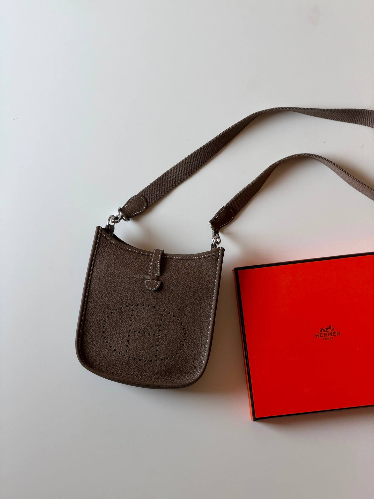 Hermes evelyne 16cm💥Master quality ✅with box 📦 
290 dhs🇦🇪🇦🇪

Zain52
♥️♥️♥️